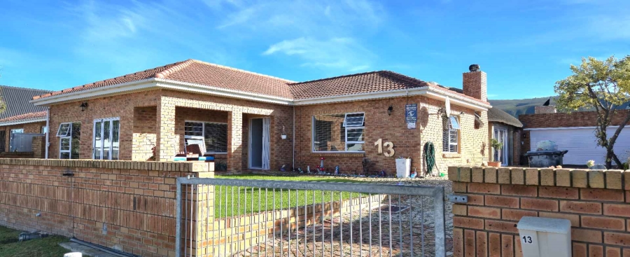 4 Bedroom Property for Sale in Franskraal Western Cape